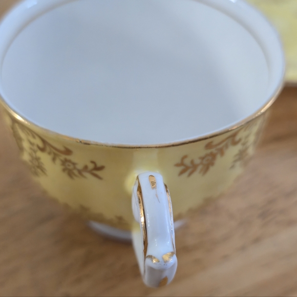 Queen Anne Yellow Gold Filigree Bone China Tea Cup & Saucer Vintage Royalcore - Picture 7 of 11
